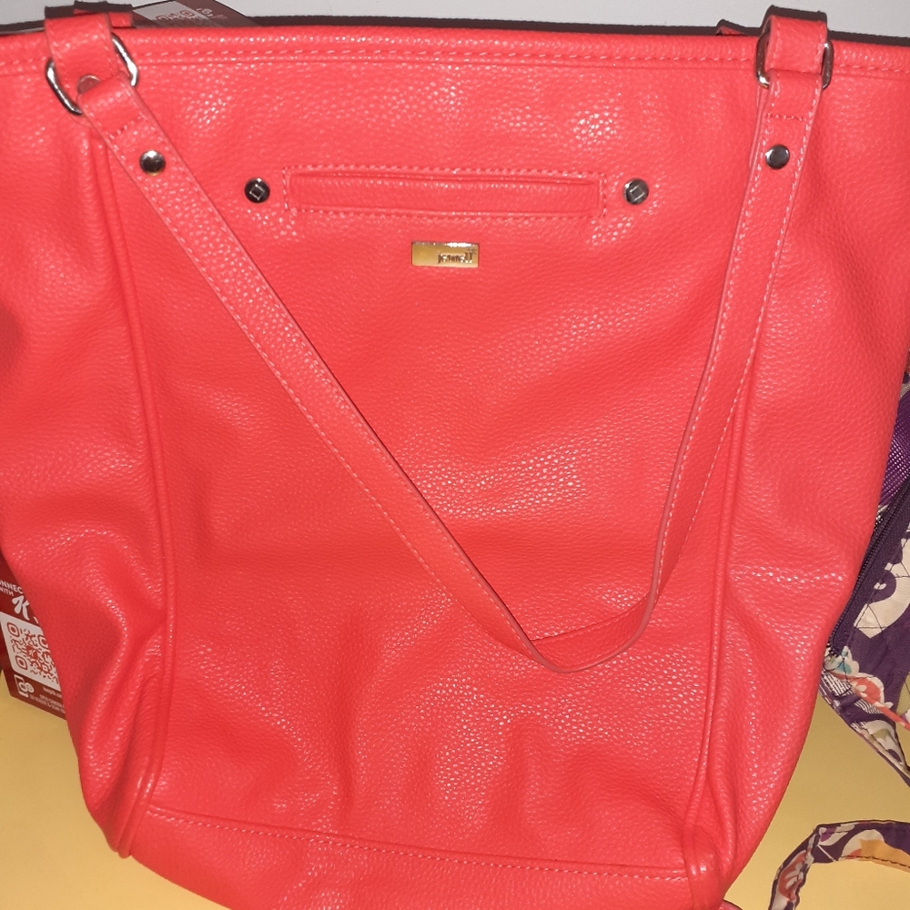 Daring Abbey coral kisses shoulder bag